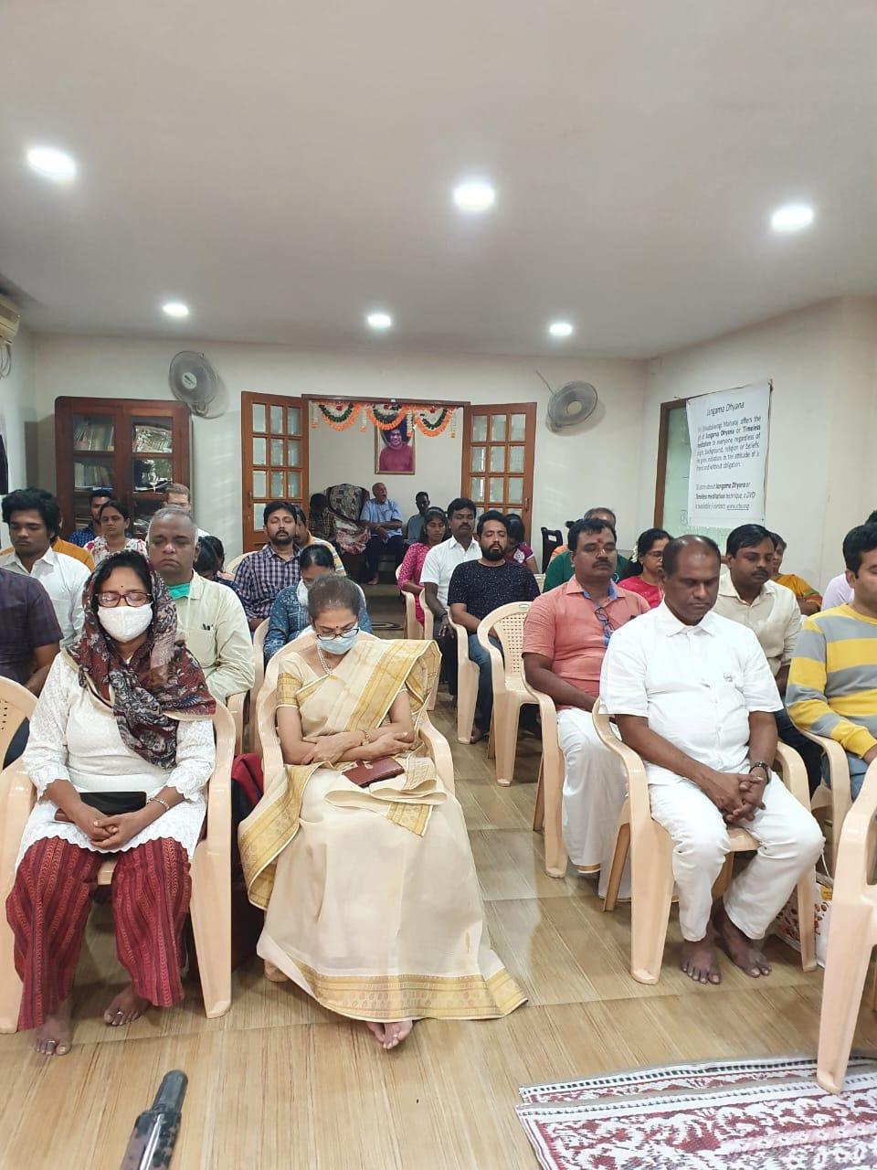 Baba Shivarudra Balayogi Conducting Meditation During His Visit To ...